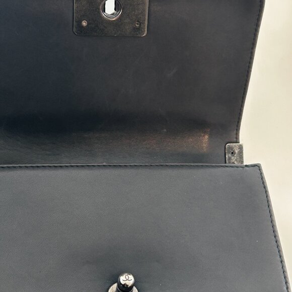 CHANEL dark green Quilted Shoulder Bag - Picture 5 of 11